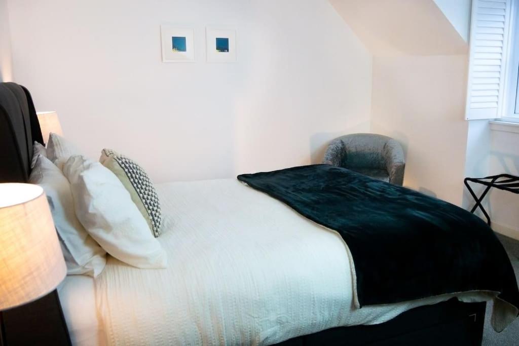 Central 2 Bedroom Luxury Home Close To River Ness Inverness Zewnętrze zdjęcie