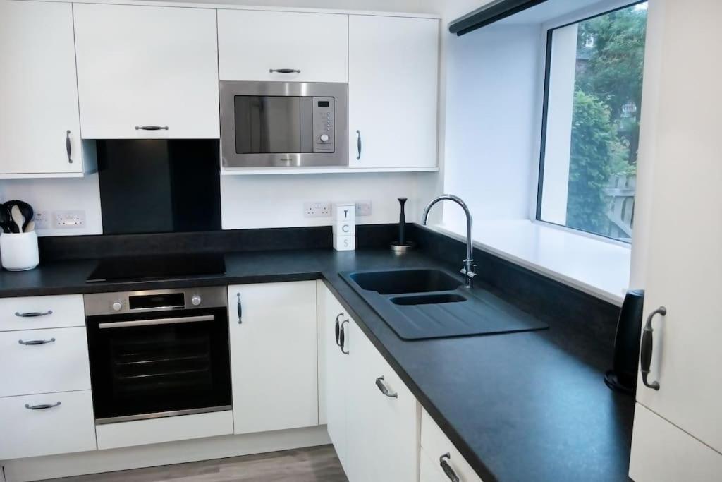 Central 2 Bedroom Luxury Home Close To River Ness Inverness Zewnętrze zdjęcie